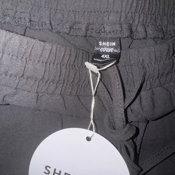 SHEIN Vacation Plus Size Shorts Black - Picture 3 of 4